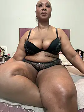 Snapshot of Bootyliciouse21X chatting on 07/23/26, 02:20 Bootyliciouse21X online show from 07/23/26, 02:20