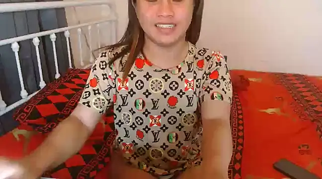 Snapshot of JustineBIGCUM chatting on 03/22/25, 03:20 JustineBIGCUM online show from 03/22/25, 03:20