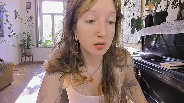 Snapshot of Miranda2_0 chatting on 11/19/25, 07:41 Miranda2 0 online show from 11/19/25, 07:41