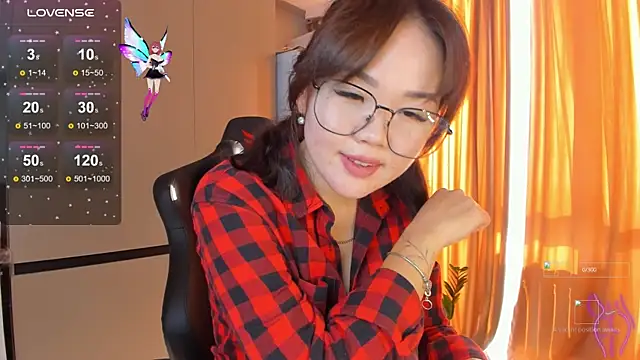 Snapshot of azure_moon2 chatting on 10/06/25, 09:40 azure moon2 online show from 10/06/25, 09:40