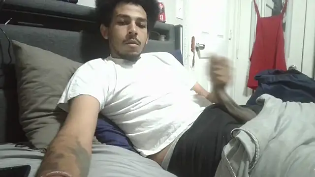 Snapshot of bigdickjojo69 chatting on 06/24/26, 05:23 bigdickjojo69 online show from 06/24/26, 05:23