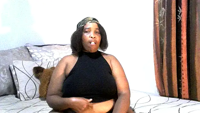 Snapshot of LadyLillyX chatting on 05/06/26, 05:18 LadyLillyX online show from 05/06/26, 05:18