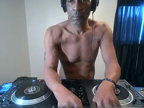 longdick4you8686 online show from 02/13/25, 03:14