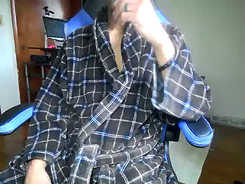 longdick4you8686 online show from 02/26/25, 08:11