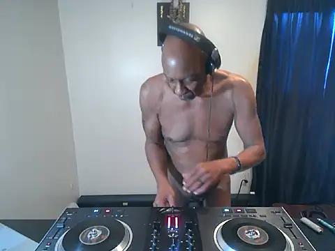 longdick4you8686 online show from 03/21/25, 11:34