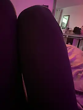 mersedes33351 online show from 04/12/26, 01:43