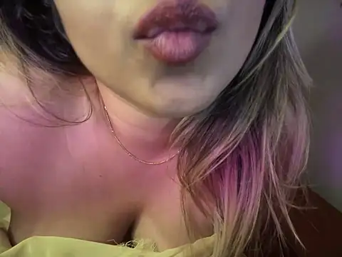 Snapshot of _neesha_414_ chatting on 01/18/25, 09:02  neesha 414  online show from 01/18/25, 09:02