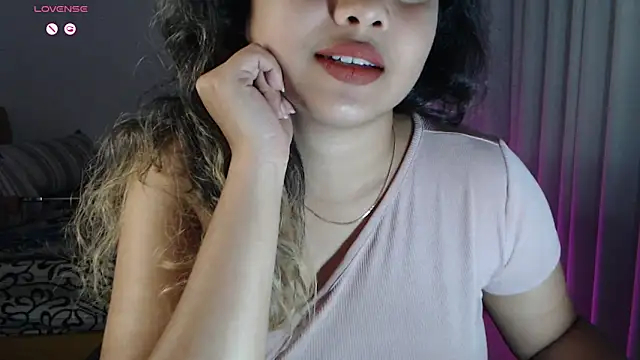 Snapshot of _neesha_414_ chatting on 10/09/25, 05:00  neesha 414  online show from 10/09/25, 05:00