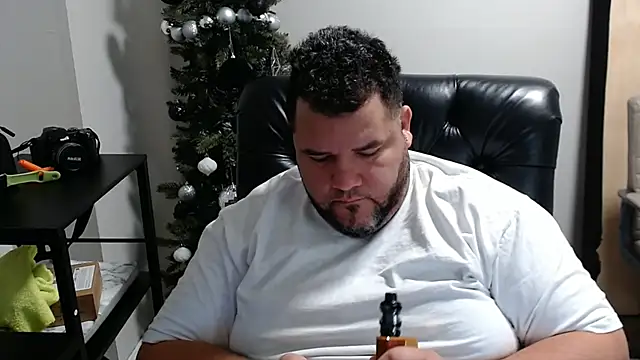 Snapshot of Gabihotxxx1 chatting on 12/28/24, 08:15 Gabihotxxx1 online show from 12/28/24, 08:15