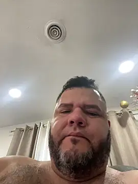 Snapshot of Gabihotxxx1 chatting on 12/20/25, 02:35 Gabihotxxx1 online show from 12/20/25, 02:35