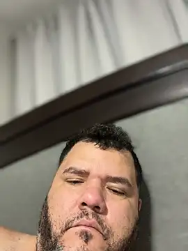 Snapshot of Gabihotxxx1 chatting on 01/10/26, 01:35 Gabihotxxx1 online show from 01/10/26, 01:35