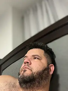 Snapshot of Gabihotxxx1 chatting on 02/27/26, 03:28 Gabihotxxx1 online show from 02/27/26, 03:28