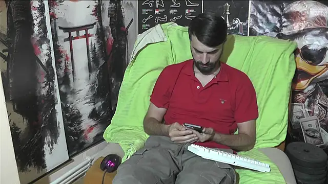 Snapshot of 00george chatting on 06/19/26, 01:37 00george online show from 06/19/26, 01:37