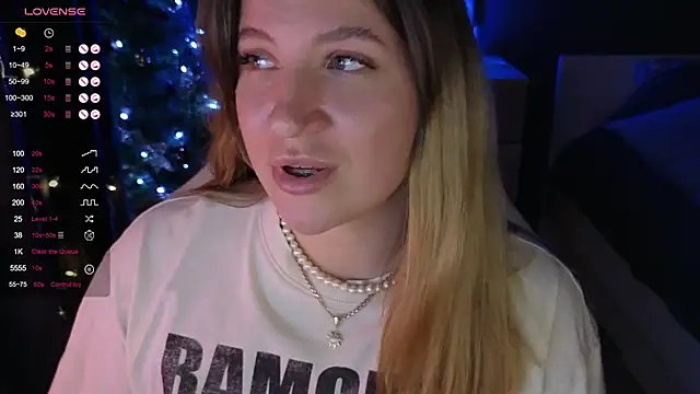 Snapshot of Fairy__Sofia chatting on 12/29/24, 07:43 Fairy  Sofia online show from 12/29/24, 07:43