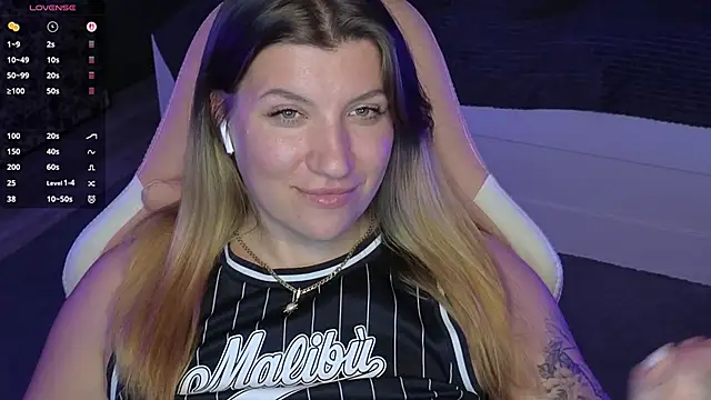 Snapshot of Fairy__Sofia chatting on 02/18/25, 02:38 Fairy  Sofia online show from 02/18/25, 02:38