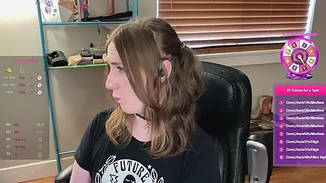 luluvaladon online show from 02/28/25, 11:56