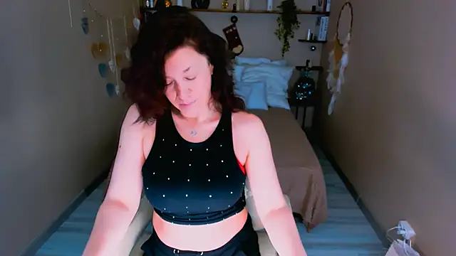 AnaMills online show from 12/16/25, 10:20