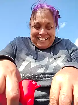 Snapshot of THEBEDroomdoOR chatting on 10/28/25, 08:33 THEBEDroomdoOR online show from 10/28/25, 08:33