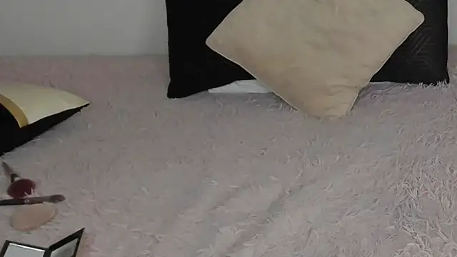 Snapshot of KrissLoona chatting on 09/23/25, 04:15 KrissLoona online show from 09/23/25, 04:15