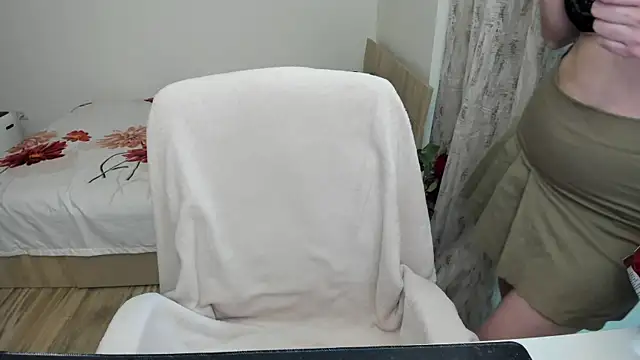 KrissLoona online show from 06/11/26, 09:57