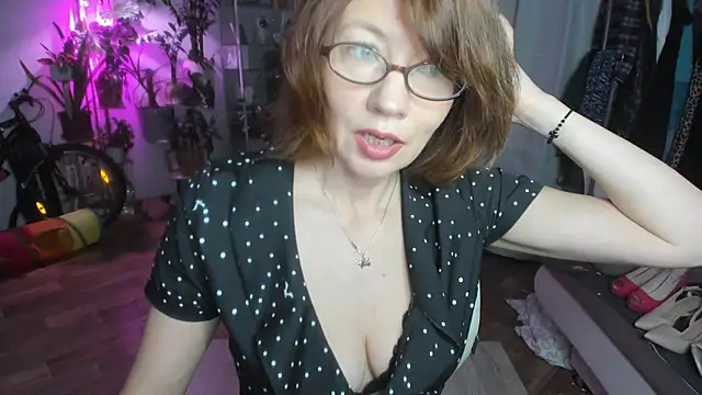 Snapshot of Constancia_pure chatting on 11/27/25, 12:40 Constancia pure online show from 11/27/25, 12:40