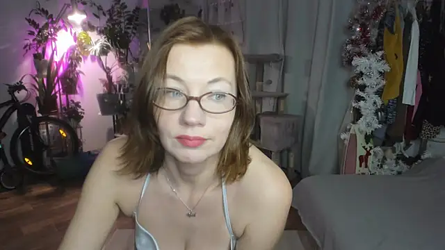 Snapshot of Constancia_pure chatting on 01/16/26, 04:44 Constancia pure online show from 01/16/26, 04:44