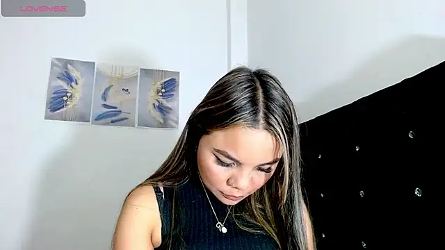 Snapshot of Kylie_loveee chatting on 02/24/26, 07:56 Kylie loveee online show from 02/24/26, 07:56