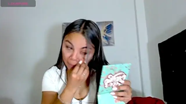 Snapshot of Kylie_loveee chatting on 02/26/26, 02:54 Kylie loveee online show from 02/26/26, 02:54