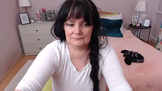 Snapshot of LeveMe2Nightt chatting on 05/12/26, 02:14 LeveMe2Nightt online show from 05/12/26, 02:14