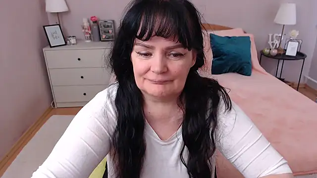 Snapshot of LeveMe2Nightt chatting on 05/25/26, 12:00 LeveMe2Nightt online show from 05/25/26, 12:00