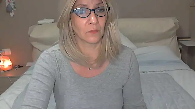 Snapshot of -K-- chatting on 01/23/25, 03:43 -K-- online show from 01/23/25, 03:43