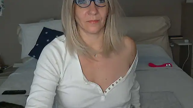 Snapshot of -K-- chatting on 01/31/25, 09:48 -K-- online show from 01/31/25, 09:48