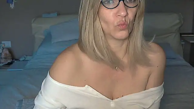 Snapshot of -K-- chatting on 02/04/25, 03:26 -K-- online show from 02/04/25, 03:26