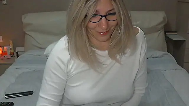 Snapshot of -K-- chatting on 03/04/25, 05:45 -K-- online show from 03/04/25, 05:45