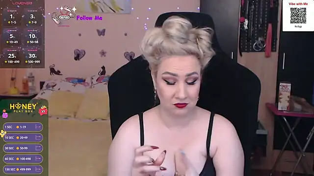 Snapshot of MissLexyGold chatting on 01/11/25, 02:04 MissLexyGold online show from 01/11/25, 02:04