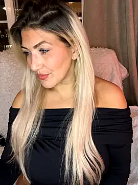 LittleMissEeve online show from 12/17/25, 01:55