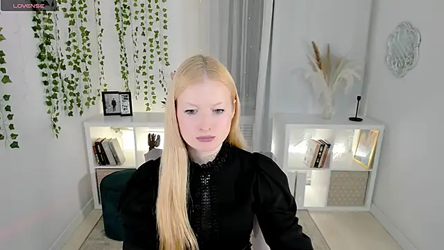 Laly Peach online show from 11/14/25, 12:37