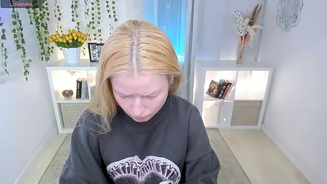 Laly Peach online show from 03/21/26, 08:19