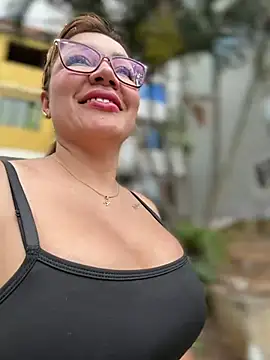 Snapshot of DIANITA_1988 chatting on 07/13/26, 06:00 DIANITA 1988 online show from 07/13/26, 06:00
