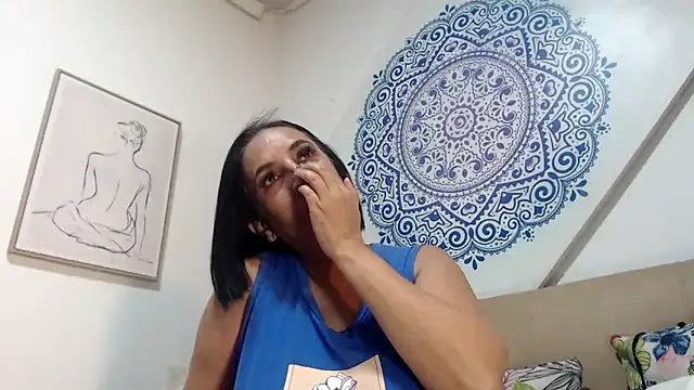 Snapshot of mom_xxx chatting on 03/18/25, 02:48 mom xxx online show from 03/18/25, 02:48