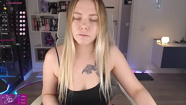 Emma Bryan online show from 11/28/25, 10:12