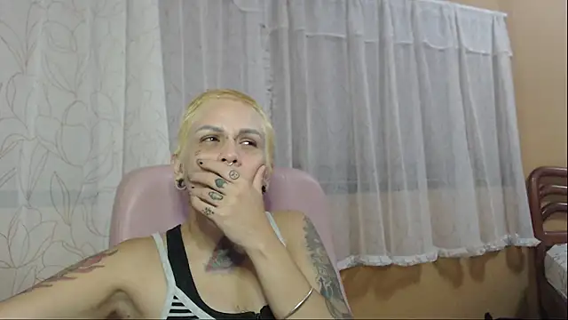 moon cat85 online show from 10/16/25, 02:56