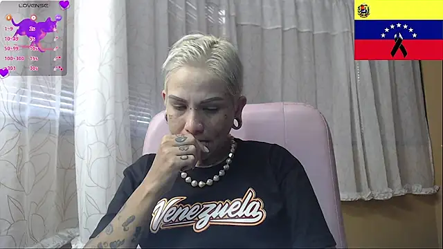Snapshot of moon_cat85 chatting on 06/26/26, 09:08 moon cat85 online show from 06/26/26, 09:08