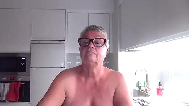 GrannyChrissy68 online show from 10/16/25, 09:49