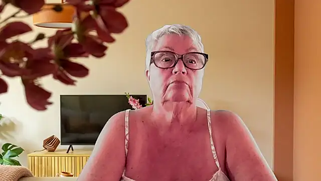GrannyChrissy68 online show from 02/07/26, 05:38