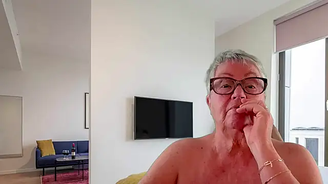GrannyChrissy68 online show from 05/23/26, 05:28