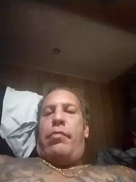 Snapshot of trucker1979 chatting on 10/20/25, 12:44 trucker1979 online show from 10/20/25, 12:44