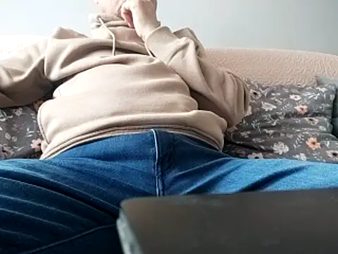 grzes19763 online show from 04/08/26, 08:58