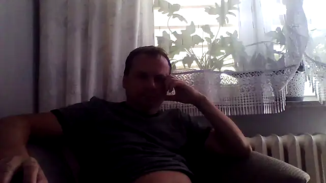 Snapshot of grzes19763 chatting on 07/06/26, 08:11 grzes19763 online show from 07/06/26, 08:11