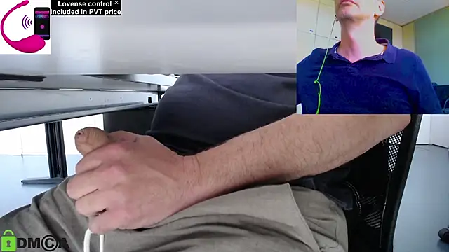 Snapshot of pliko chatting on 06/12/26, 11:42 pliko online show from 06/12/26, 11:42
